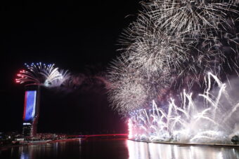 BEOGRAD SLAVI 80 GODINA SLOBODE! Impresivni vatromet i dronovi na Sava promenadi (FOTO)