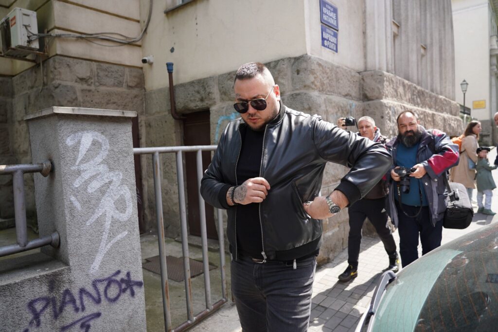 CAR UŽIVA SA POSEBNOM OSOBOM / Foto: ATA Images