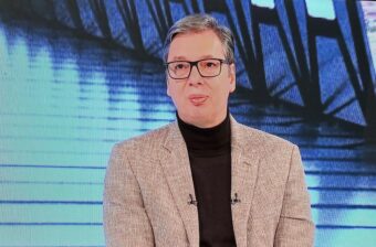 VUČIĆ NAJAVIO VEĆE ZARADE PROSVETARIMA: “Plata nastavnika je bila 44.000, sada je 97.000, a biće preko 103.000 dinara”