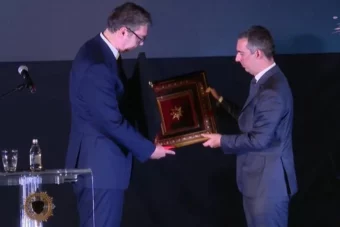 Orlić uručio Vučiću Zlatnu medalju za zasluge povodom Dana BIA