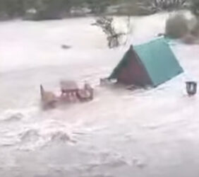 HITNA EVAKUACIJA LJUDI U CRNOJ GORI! Poplave napravile KATASTROFU, turisti bežali preko vode! (FOTO)