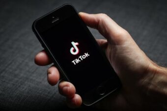 TIKTOK DOBIO 13 NOVIH TUŽBI! Na tapeti zbog stvaranja zavisnosti među decom