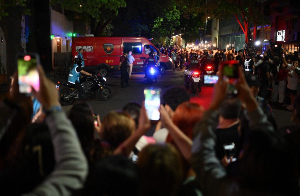 Foto: Profimedia/Liam Pejn
MINUTI PRED SMRT: POTRESAN SNIMAK telefonskog razgovora RECEPCIONARA HOTELA I POLICIJE: "Molim vas neka neko dođe ODMAH! Gost razbija celu sobu, pod uticajem ALKOHOLA I NARKOTIKA" (VIDEO)
