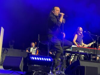 LUKAS PREKINUO KONCERT “Upravo sam dobio informaciju…” publika u transu vrišti! HAOS U SAVA CENTRU (VIDEO)