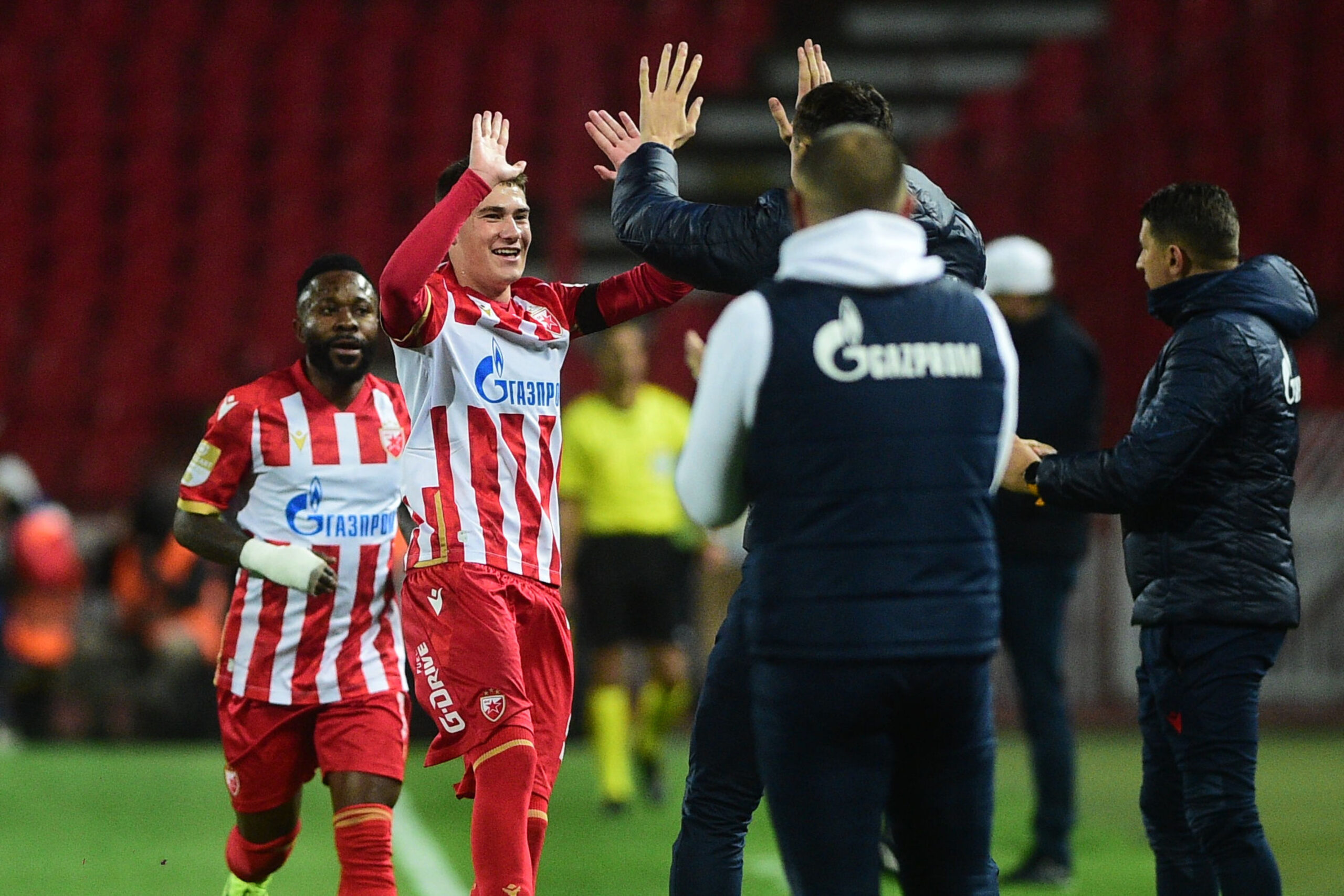 Andrija Maksimović slavi vodeći gol za Zvezdu