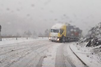 SNEŽNA MEĆAVA NE PRESTAJE, na Zlatiboru tokom noći palo još desetak centimetara: Saobraćaj se odvija otežano