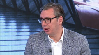 VUČIĆ O SIMBOLU CRVENE ŠAKE To je došlo sa strane, od strane obaveštajnih agencija kao novi simbol borbe