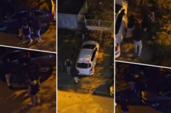 STRAVIČNE SCENE NASILJA NA KARABURMI! Grupa mladića brutalno tuče dečaka! Pesniče ga i šutiraju, on beži preko automobila! (VIDEO)