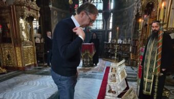 Vučić na Hilandaru: “Ovde svaki Srbin dobije ohrabrenje i snagu. VRATIĆU SE JAČI” FOTO/VIDEO