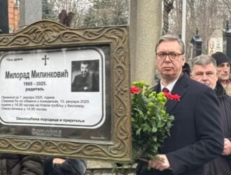 ISPRAĆAJ VELIKANA, VELIKI GUBITAK! Predsednik Vučić stigao na sahranu (FOTO)