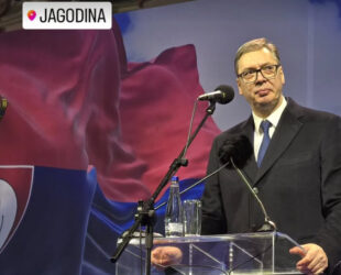 Vučić: Gotovo da sam zaplakao kada sam video da i u ovako teškom trenutku veliki broj ljudi hoće da brani Srbiju!