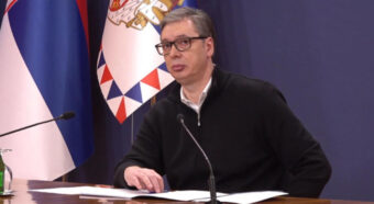 ”VEĆ DANIMA I NEDELJAMA TRAJU NAPADI NA STRANAČKE PROSTORIJE SNS ŠIROM SRBIJE” Predsednik Vučić o povodu za incident u Novom Sadu