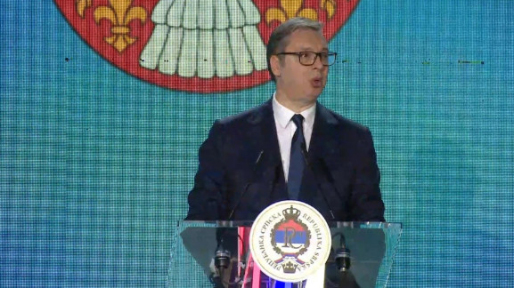 PLATE 3 PUTA VEĆE, PENZIJE 2 PUTA VEĆE NEGO IKADA Vučić: Zašto bi to svima odgovaralo, posebno onima koji ne vole Srbiju?
