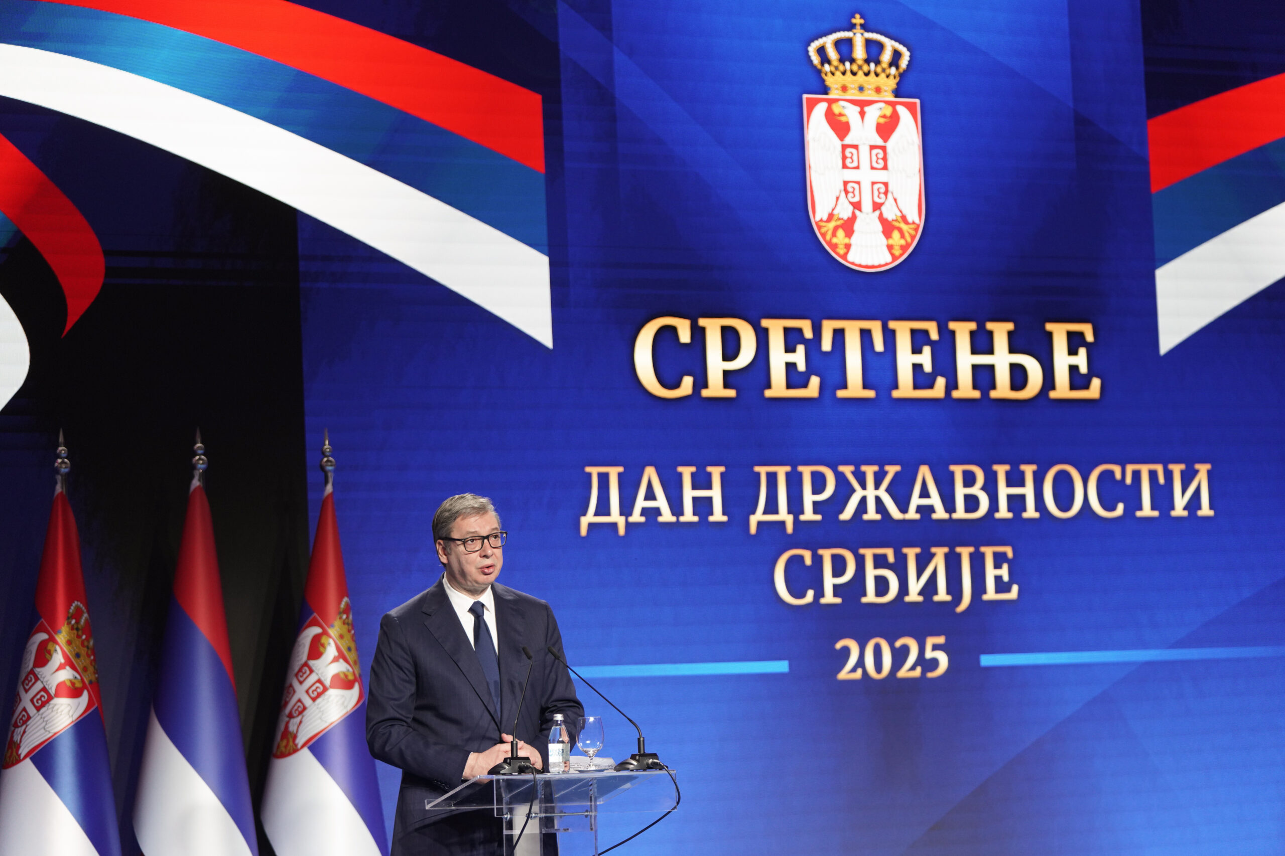 Vučić poslao snažnu poruku! Predsednik uručuje sretenjska odličja zaslužnim pojedincima