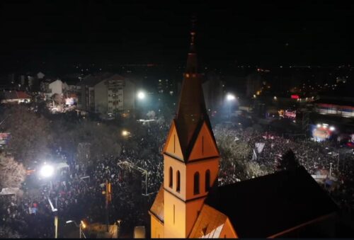 "120.000 LJUDI VEČERAS IZ SREMSKE MITROVICE ŠALJE PORUKE JEDINSTVA" Sretenje foto:Aleksandar Vučić instagram printscreen