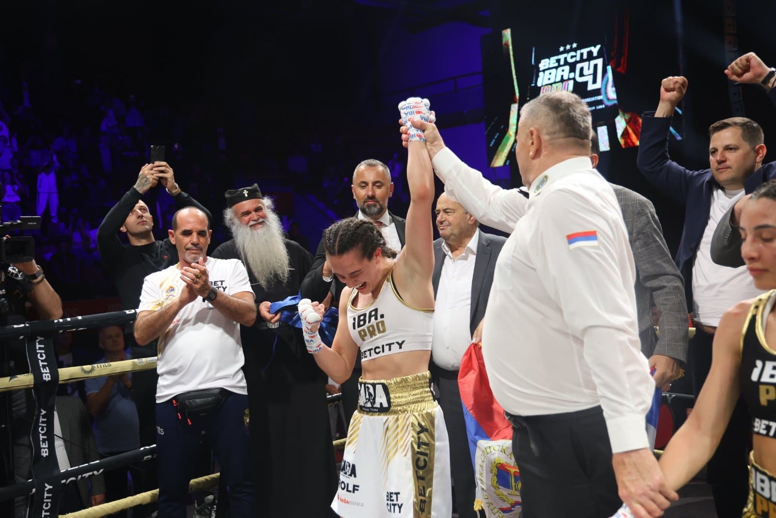 SVETSKA BOKS ŠAMPIONKA SARA ĆIRKOVIĆ: „Iz Banja Luke gledam ka Kosovu i Metohiji“! Evo kome je POSVETILA titulu!