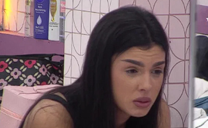 “PREPUMPALA SE, ŠTA URADI OD SEBE?!” Evo kako je Anita Stanojlović izgledala PRE OPERACIJA, javnost u šoku, pljušte komentari!