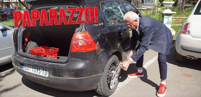 ŠOK PAPARAZZO! PEVAČ ZA USKRS OSTAO BEZ AUTA! (FOTO)