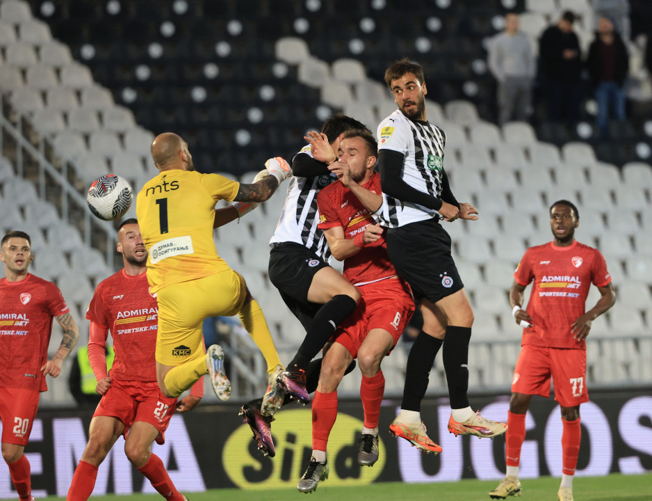 “VALJAK” U TREĆOJ BRZINI! Partizan RUTINIRAO Kragujevčane, KLINCI u prvom planu!