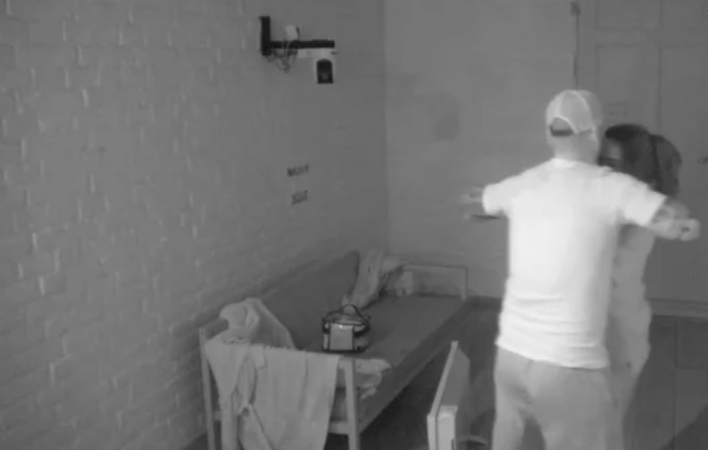 JANJUŠ STIŽE U RIJALITI!? Luka besan pocepao majicu Sandri zbog njega!