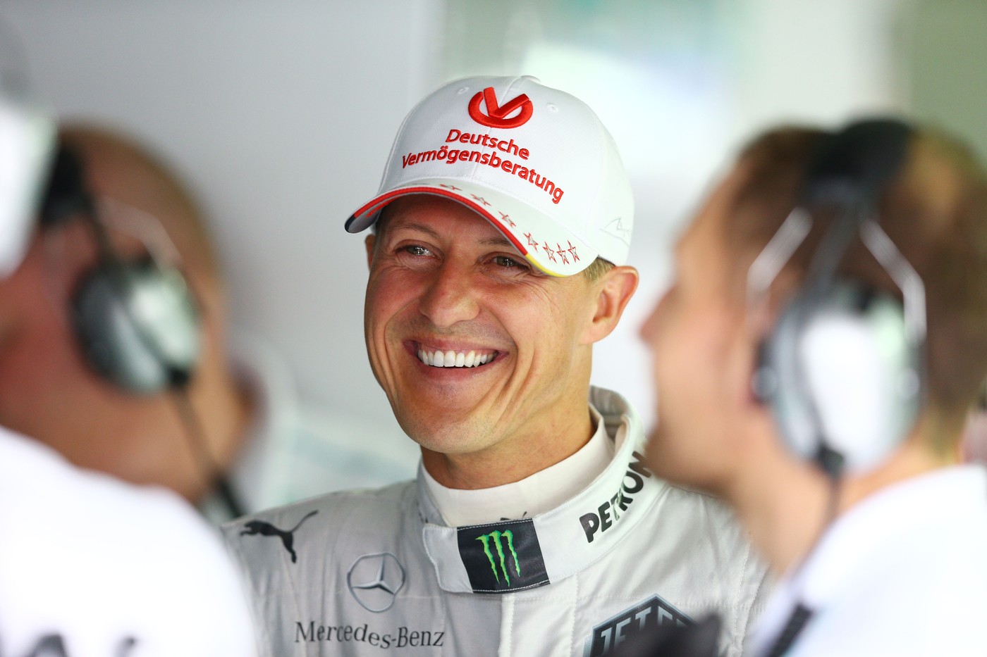 ŠUMI SE POTPUNO OPORAVIO?! Legendarni šampion F1 otputovao u drugu zemlju da uradi OVO!