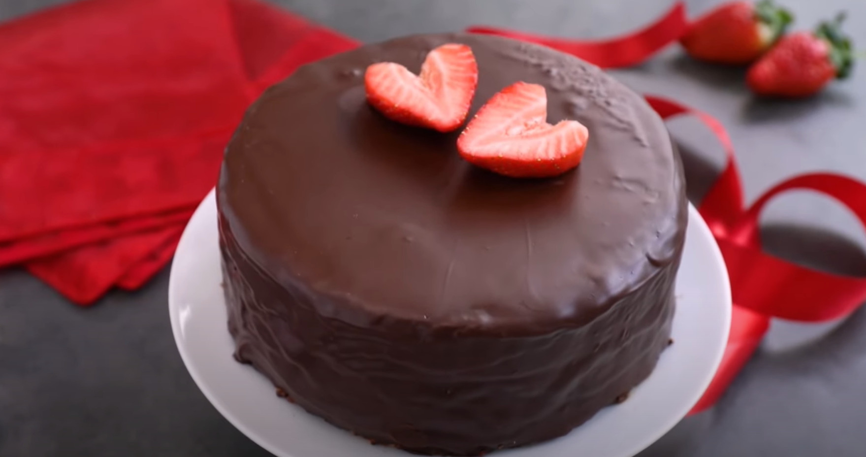 BOMBASTIČNA SAHER TORTA JE BAŠ DOBAR IZBOR!