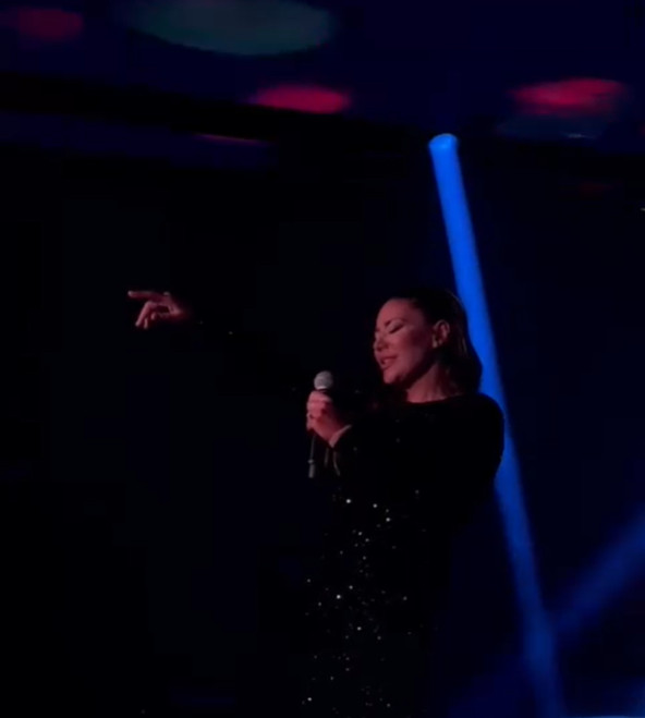 POKAZALA KOLIKA JE ZVEZDA! Publika odlično reaguje kako na nove – tako na stare hitove Ane Nikolić (VIDEO)