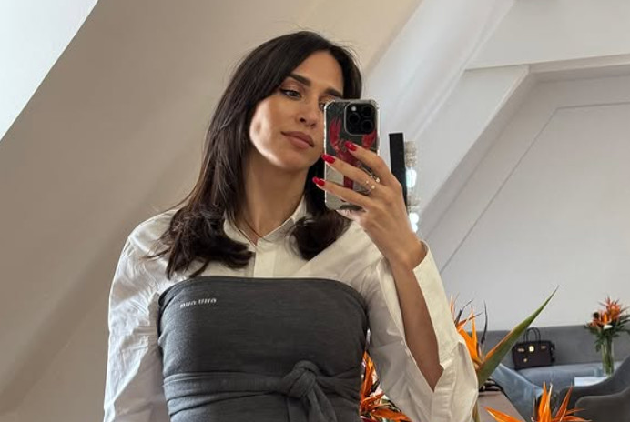 JELISAVETA SE UTEGLA U CRNI USKI KOMBINEZON Svaki mišić joj se ocrtava, glumica u vrelim pozama