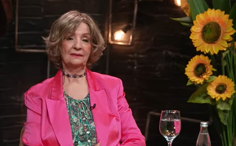 “MAJKA DA MENI ZALOGAJ ISPOD STOLA..” Lepa Lukić kroz suze progovorila o odrastanju u siromaštvu!