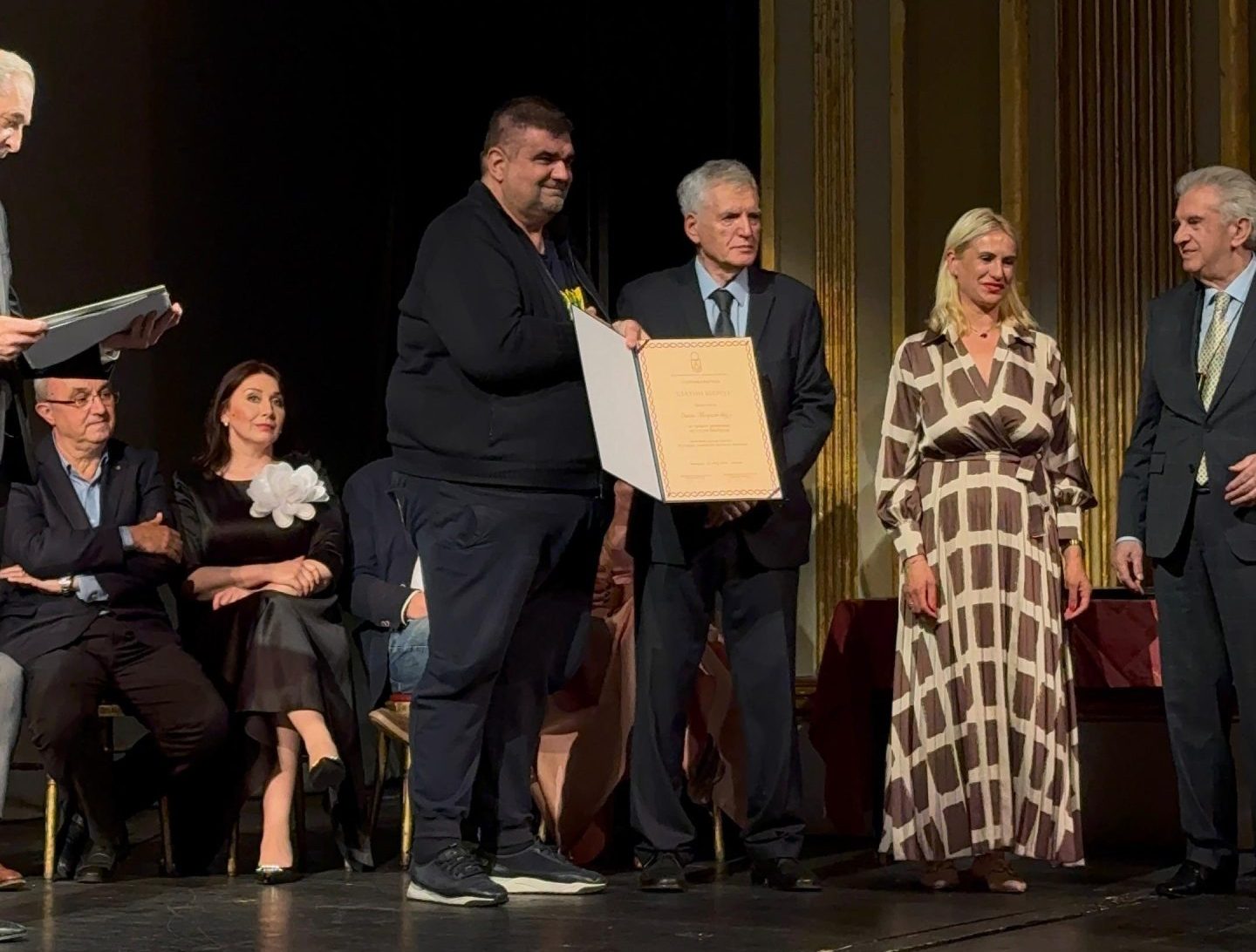 “PREDAJA NIKAD NIJE BILA OPCIJA” Saša Mirković nakon dobijanja prestižnog priznanja “Zlatni Beočug” poslao SNAŽNU PORUKU: “Nastavićemo u tom pravcu…”