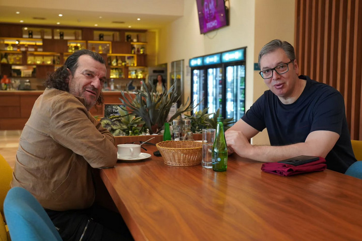 “ACA LUKAS JEDE SUPU, JA SPREMIO KECELJU” Predsednik Vučić objavio fotografiju sa najvećom Balkanskom zvezdom – evo kako teku pripreme za Svenarodni sabor u Nišu! (FOTO)