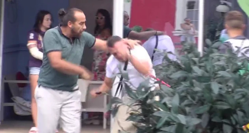 GASTOZ PAO U NESVEST! Potpuno izgubio razum, pa počeo da preti: „Idemo da bijemo ljude“