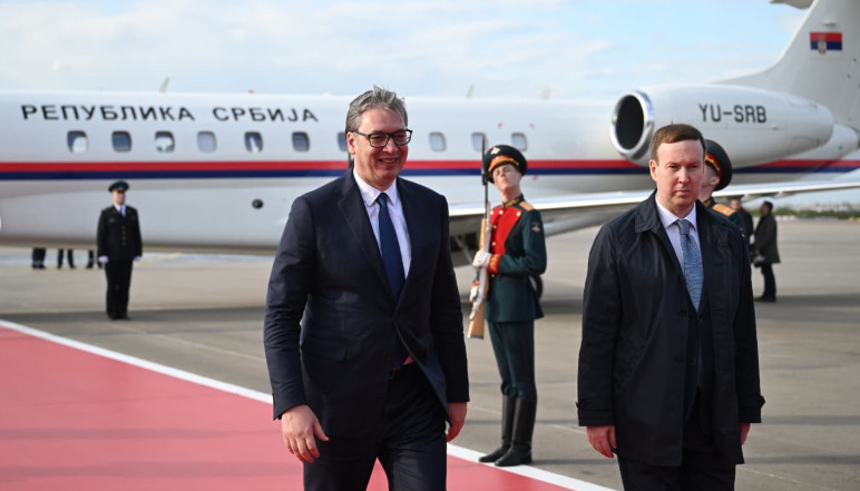 POSLE MNOGO GODINA, OPET U MOSKVI! Predsednik Vučić se upravo oglasio, sleteo u Rusiju pa poručio samo jedno (FOTO)