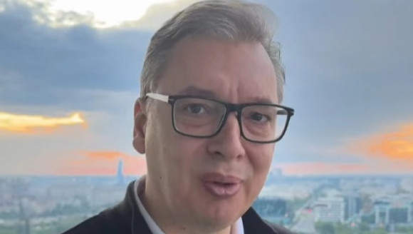 „MOLIM SVE LJUDE DA SE UJEDINJENI KONCENTRIŠEMO NA NAŠU SRBIJU“ Vučić se upravo oglasio video-porukom! (VIDEO)