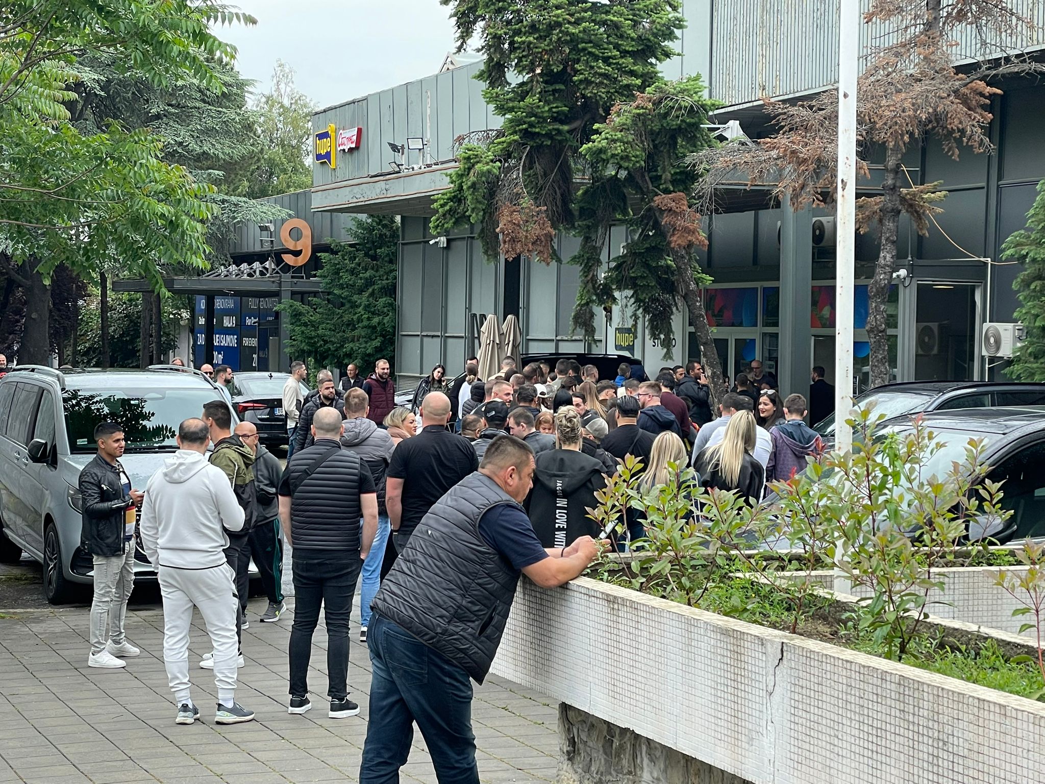 “POČELE GUZVE” KANDIDATI PRISTIŽU NA AUDICIJU HYPE ZVEZDA! Vrlo brzo sve kreće (FOTO/VIDEO)