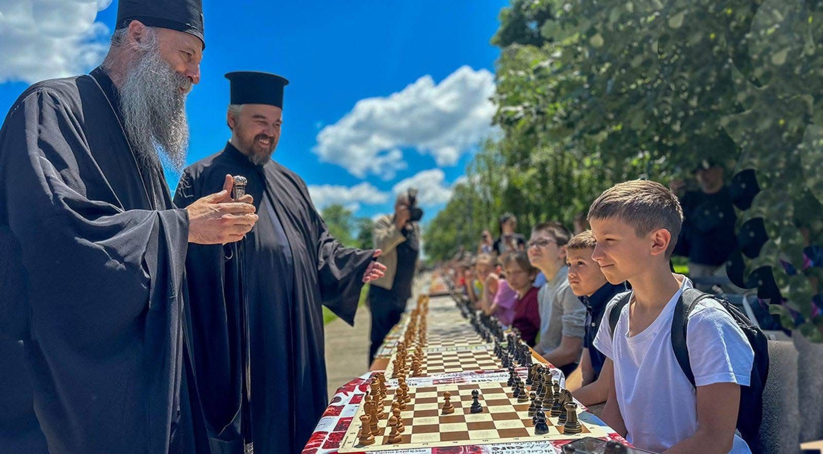 Genijalnost kao dar od Boga: Deca igrala šah na Tašmajdanu snagom talenta i vere