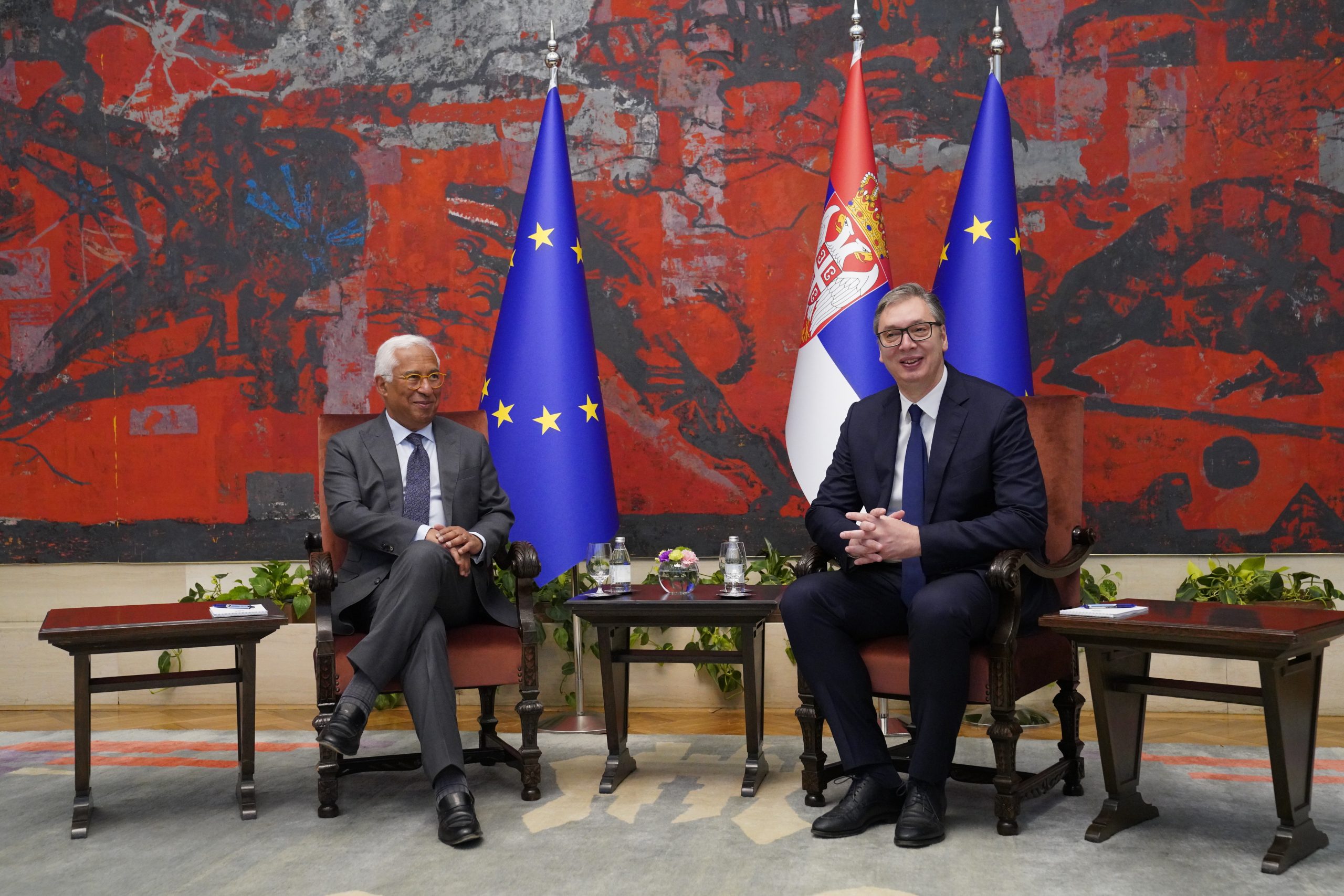 VUČIĆ DOČEKAO ANTONIJA KOŠTU! Himna ispred Palate Srbija, u toku tet-a-tet sastanak