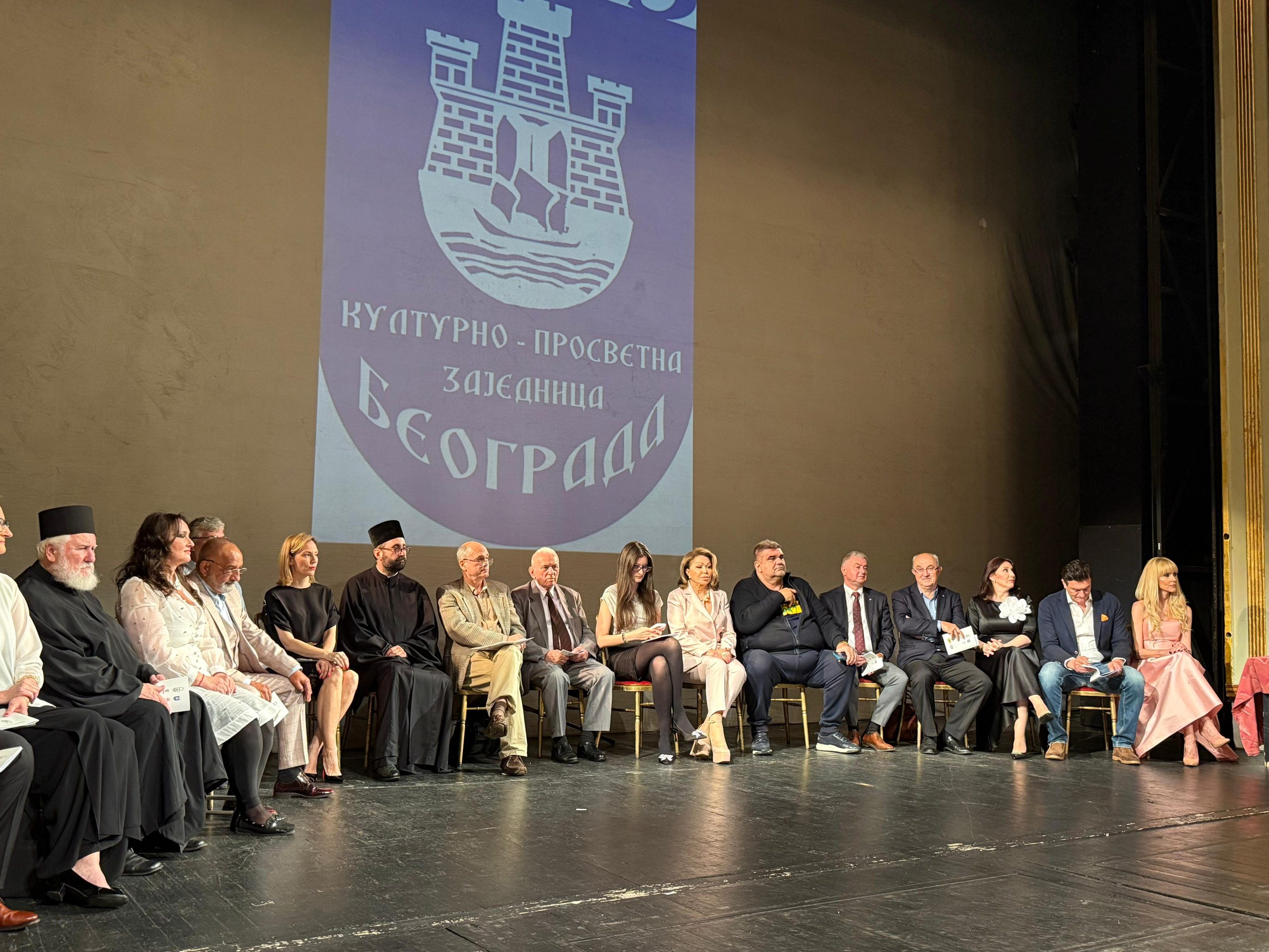 SAŠA MIRKOVIĆ NAGRAĐEN ZA DOPRINOS KULTURNOJ SCENI BEOGRADA: Direktoru Hype televizije uručena nagrada “Zlatni beočug”