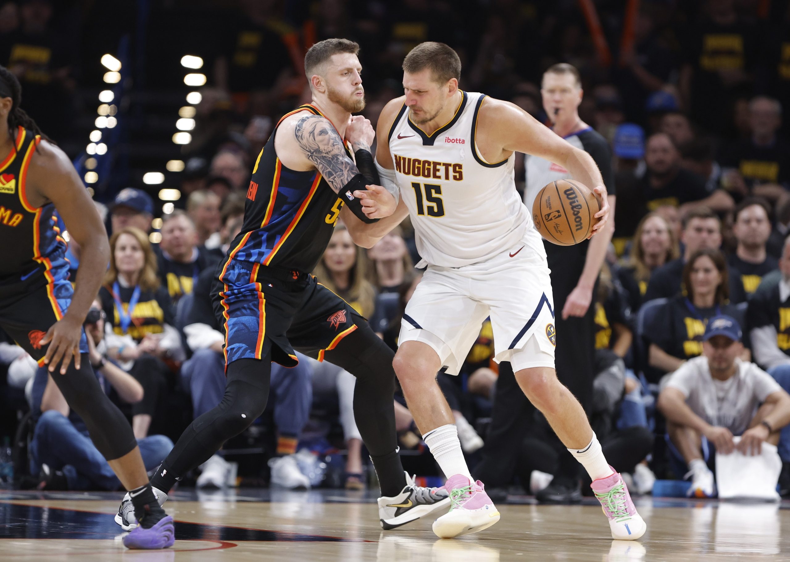 DENVER ODIGRAO NAJGORE POLUVREME U ISTORIJI: Jokić najlošiji od odlaska u NBA! Oklahoma do laganih 1:1