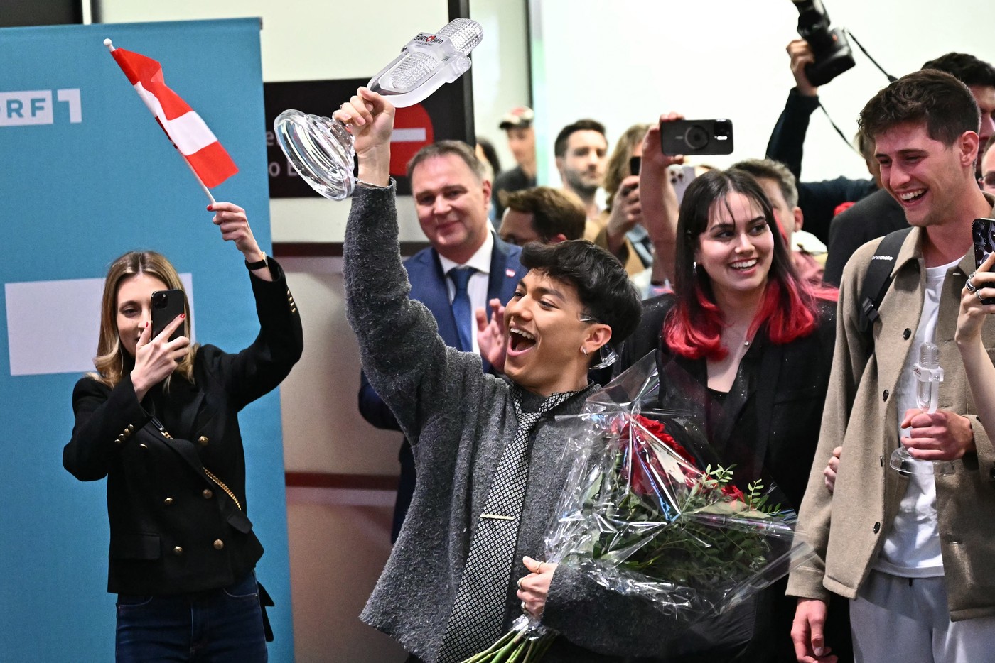 “TREBALO JE DA BUDEM..” Srpkinja Teodora otkrila kako je nastala pesma koja je pobedila na Evroviziji 2025 (FOTO)