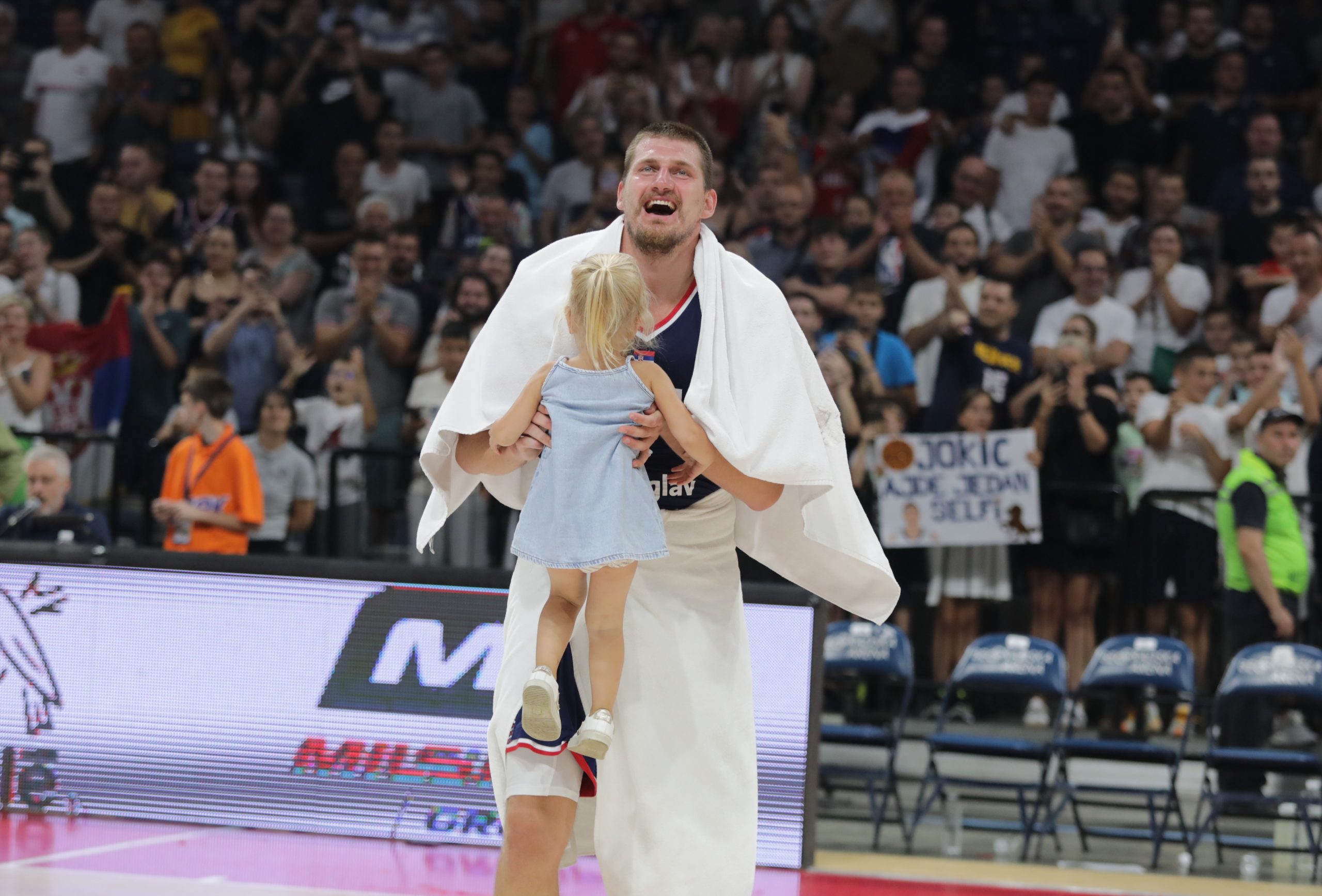JOKIĆ OBOŽAVA SVOJU ĆERKU! Ovim gestom je RASPAMETIO Ognjenu! (FOTO)