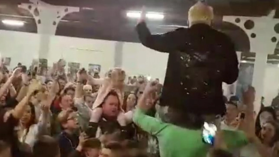 POZNAT KAO SKANDAL MAJSTOR, A ZAVRŠIO TRI FAKULTETA: Detalji o ovom pevaču IZNENADIĆE SVE, da li je MOGUĆE?