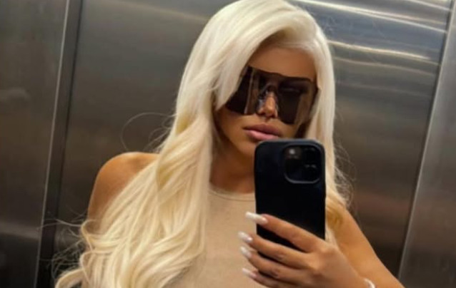 POKAZALA GIGANTSKE SILIKONE! Dara Bubamara se SKINULA, kupaći jedva prekrio INTIMNE DELOVE! (FOTO)