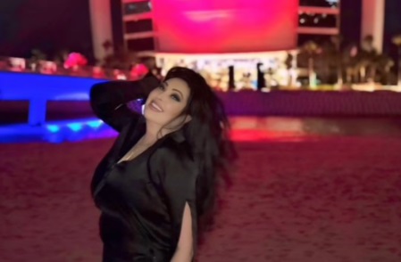 DRAGANA MIRKOVIĆ SE SKINULA Gori u kupaćem kostimu, nastao opšti haos (FOTO)