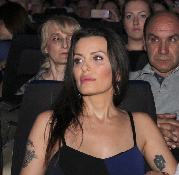 ĆERKA VERICE RAKOČEVIĆ ŽIVELA NA RUBU SIROMAŠTVA! Danas pliva u luksuzu koji malo ko ima