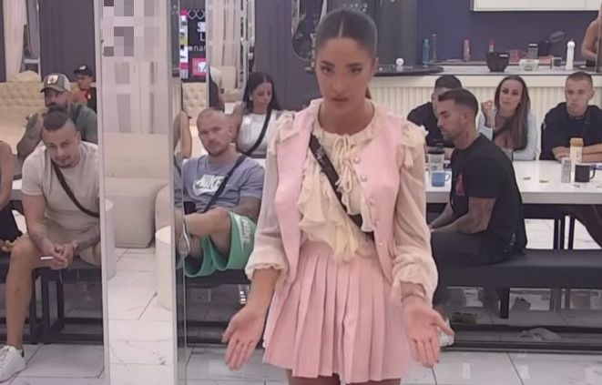 „DA ŽELIM, BIO BIH SA TOBOM“ Gori vatra između Anđela i Karića: „Gde su ti članovi porodice bili za Novu godinu?“