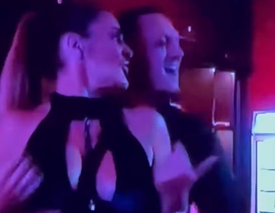 KAČAVENDA SE NABIJA GASTOZU NA POLNI ORGAN! Bivša „kuma“ sve skandaloznija – UNIŠTAVAJU JE NA MREŽAMA (VIDEO)