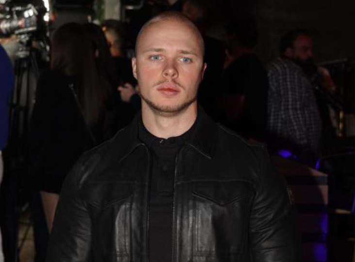 ŠOK! NAŠ POZNATI REPER PAO NA BINI! Doživeo PEH, procurila i šok scena (FOTO)