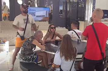 JEZIVA TUČA U RIJALITIJU! Luka nasrnuo na Munjeza, a onda dobio STRAVIČAN UDARAC U GLAVU, pala i KRV (VIDEO)