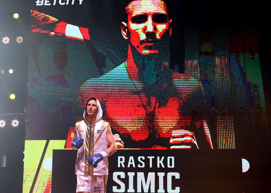 Rastko Simić boksuje profi meč na Vukovom saborištu u Tršiću